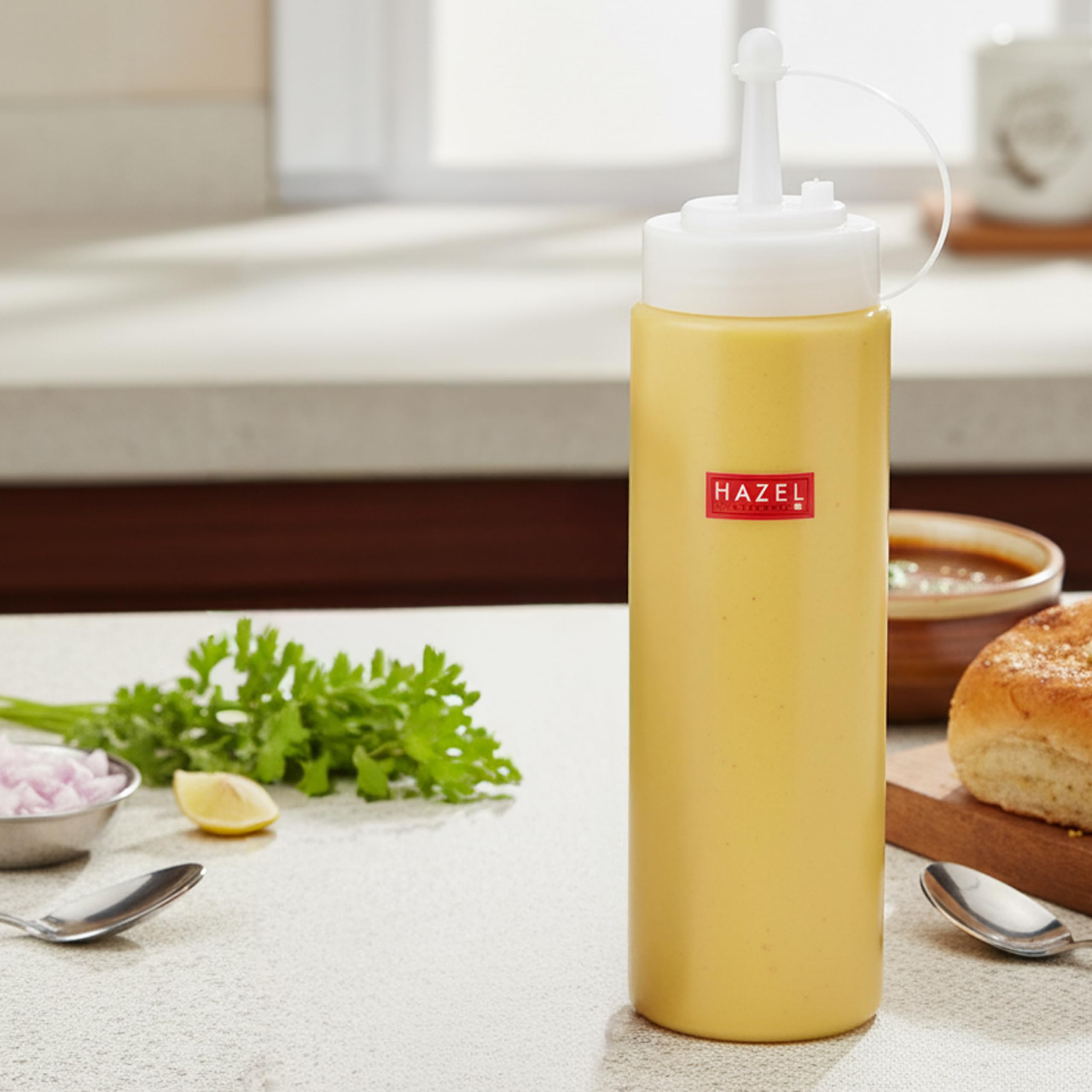 HAZEL Squeeze Bottle With Cap |Sauce Bottle Plastic Food Grade | Tomato Sauce Bottle For Restaurants, Cafeterias, Food Trucks, Picnics, 720 ML, Transparent