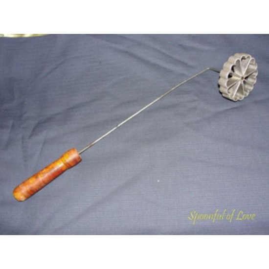 HAZEL 1 Pc Aluminium Rose Cookie mould 8 Flower shape with Wooden handle for grip